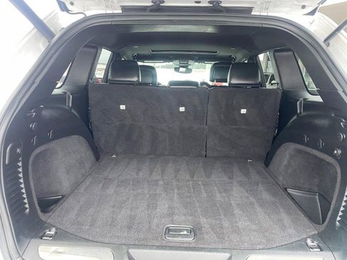 Used 2018 Jeep Grand Cherokee Limited image 16