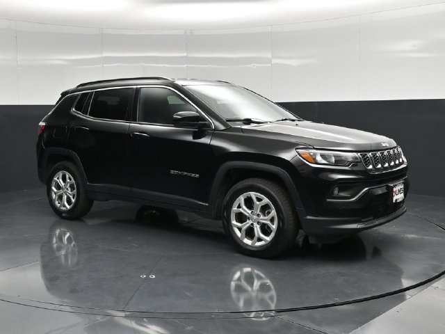 Certified 2024 Jeep Compass Latitude AWD/4WD image 5