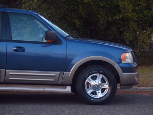 Used 2004 Ford Expedition Eddie Bauer image 35