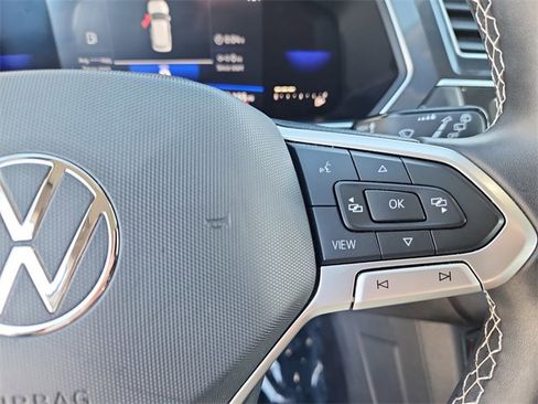 Used 2022 Volkswagen Tiguan SE w/ Panoramic Sunroof Package image 19