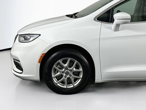 Used 2022 Chrysler Pacifica Touring-L FWD image 38