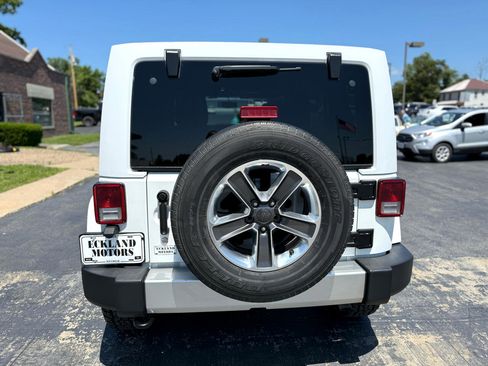 Used 2017 Jeep Wrangler Unlimited Sahara w/ Dual Top Group image 7