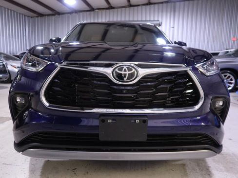 Used 2024 Toyota Highlander Platinum image 8