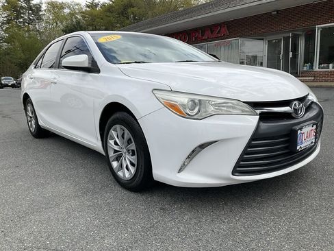 Used 2015 Toyota Camry LE FWD image 3