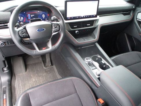 Used 2025 Ford Explorer ST image 13