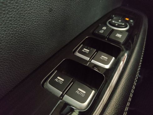 Used 2020 Kia Sorento FWD V6 image 27