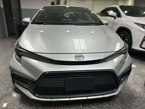 Used 2020 Toyota Corolla SE w/ SE Premium Package FWD image 9