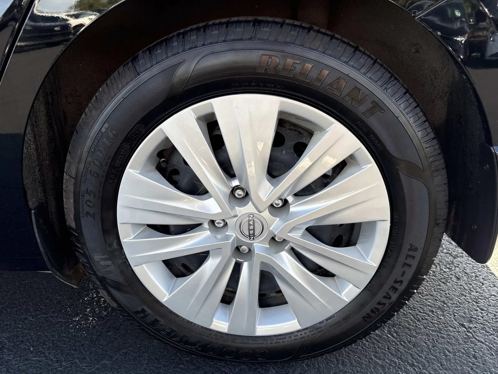 Used 2024 Nissan Sentra S FWD image 11