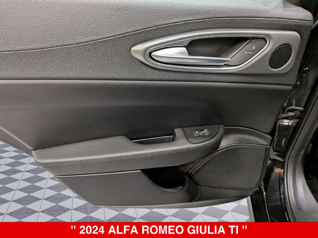Used 2024 Alfa Romeo Giulia Ti AWD/4WD image 29