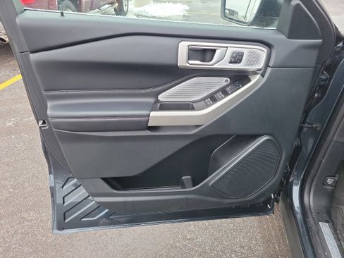 Used 2023 Ford Explorer Limited w/ Limited Technology Package image 18