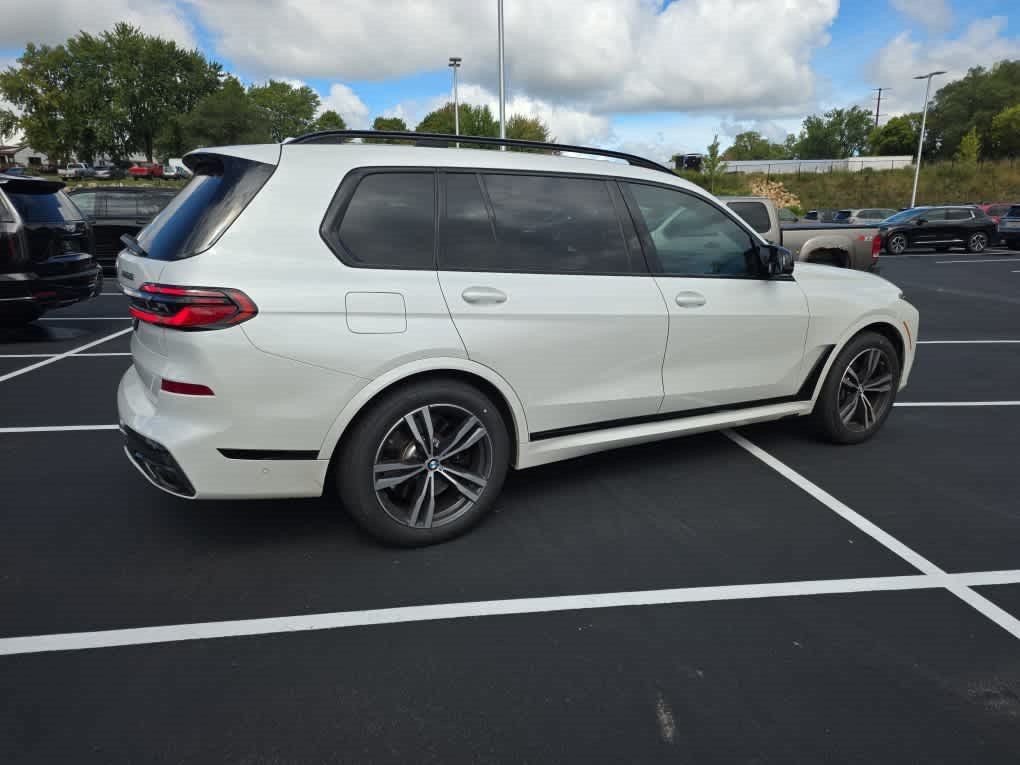 Used 2024 BMW X7 M60i w/ Executive Package AWD/4WD image 3