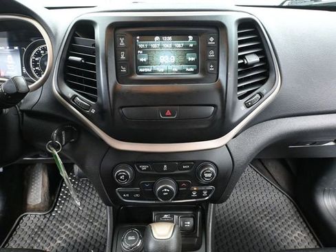 Used 2017 Jeep Cherokee Sport w/ Cold Weather Group image 29