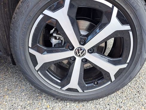 New 2025 Volkswagen Tiguan SE image 25