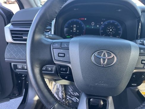 Used 2025 Toyota Camry XLE w/ Premium Package image 21