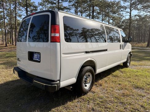 Used 2025 Chevrolet Express 3500 LT w/ LT Preferred Equipment Group RWD image 7