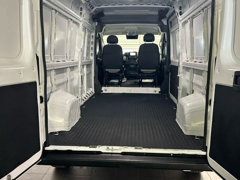 Used 2025 RAM ProMaster 3500 w/ Convenience Group FWD image 4