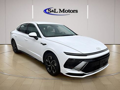Used 2025 Hyundai Sonata SEL FWD image 1