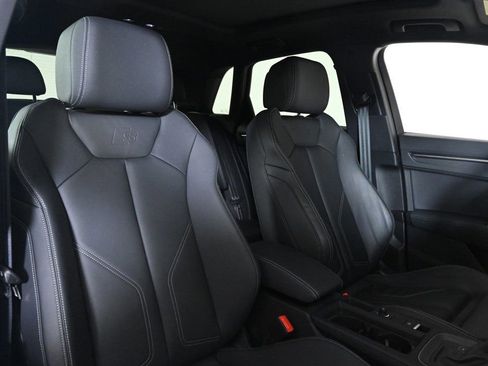 Used 2025 Audi Q3 2.0T Premium w/ Black Optic Sport Package image 16