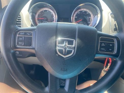 Used 2018 Dodge Grand Caravan SE w/ UConnect Hands-Free Group FWD image 17