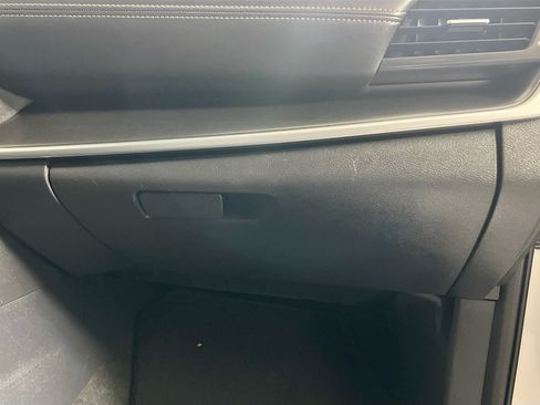 Used 2025 Nissan Rogue SV FWD image 34