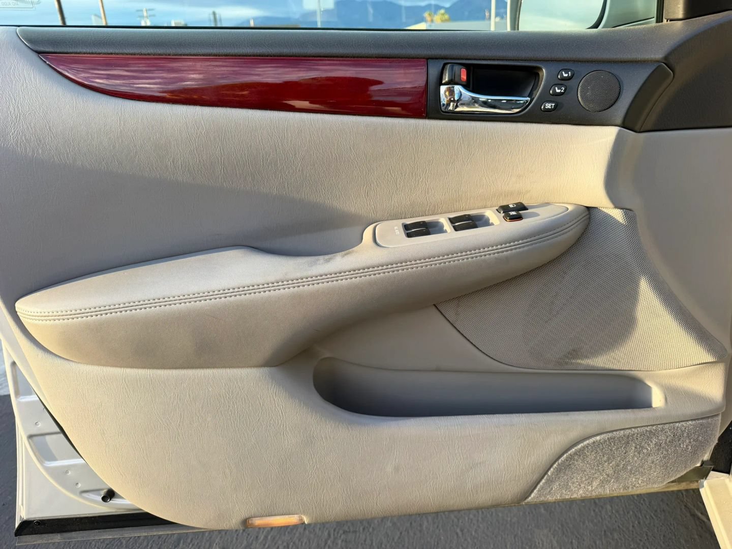 Used 2003 Lexus ES 330 w/ Premium Pkg FWD image 9