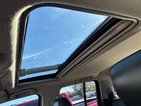 Used 2012 Nissan Frontier PRO-4X w/ Pro-4x Luxury Pkg image 11