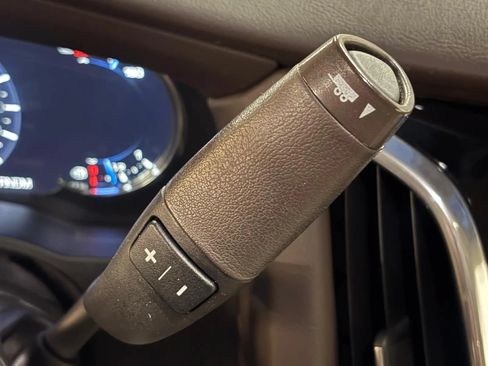 Used 2016 Cadillac Escalade Luxury AWD/4WD image 42