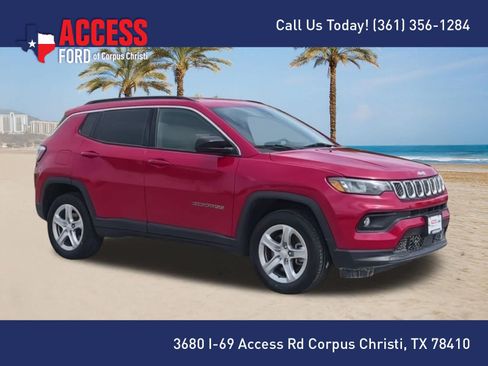 Used 2024 Jeep Compass Latitude AWD/4WD image 2