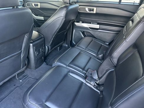 Used 2023 Ford Explorer XLT w/ Equipment Group 202A AWD/4WD image 11