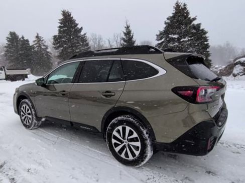 Used 2020 Subaru Outback Premium image 7