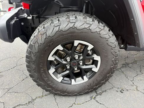 Used 2025 Jeep Wrangler Unlimited Rubicon AWD/4WD image 29
