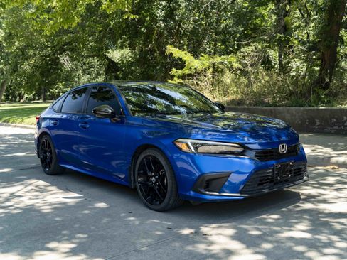 Used 2024 Honda Civic Sport image 2