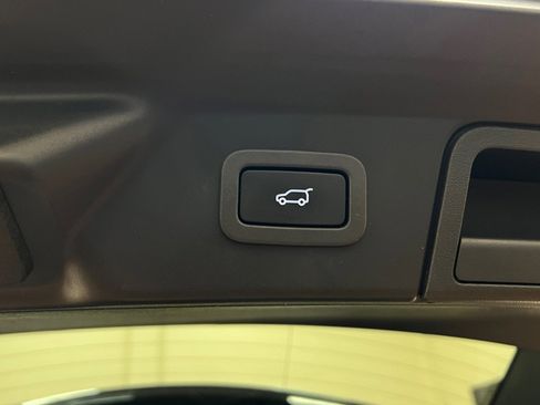 Used 2020 Land Rover Range Rover Velar R-Dynamic S image 36