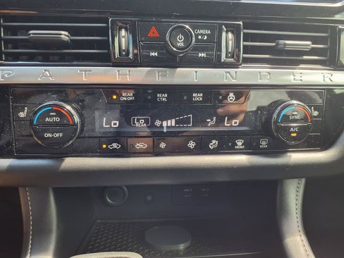 Used 2026 Nissan Pathfinder SV w/ SV Premium Package FWD image 9