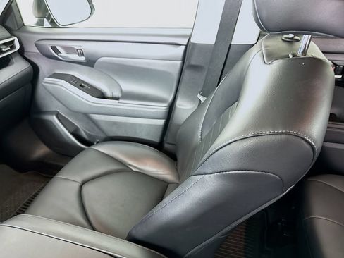 Used 2023 Toyota Highlander XLE AWD/4WD image 24
