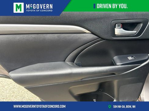 Used 2018 Toyota Highlander SE AWD/4WD image 18