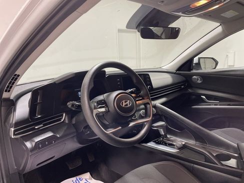 Used 2024 Hyundai Elantra SE image 18