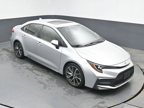 Used 2020 Toyota Corolla SE w/ SE Premium Package FWD image 13