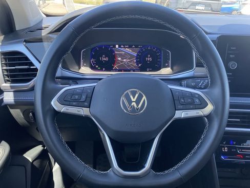 Used 2025 Volkswagen Taos SEL AWD/4WD image 14
