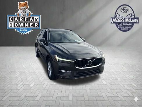 Used 2022 Volvo XC60 B5 Momentum image 2