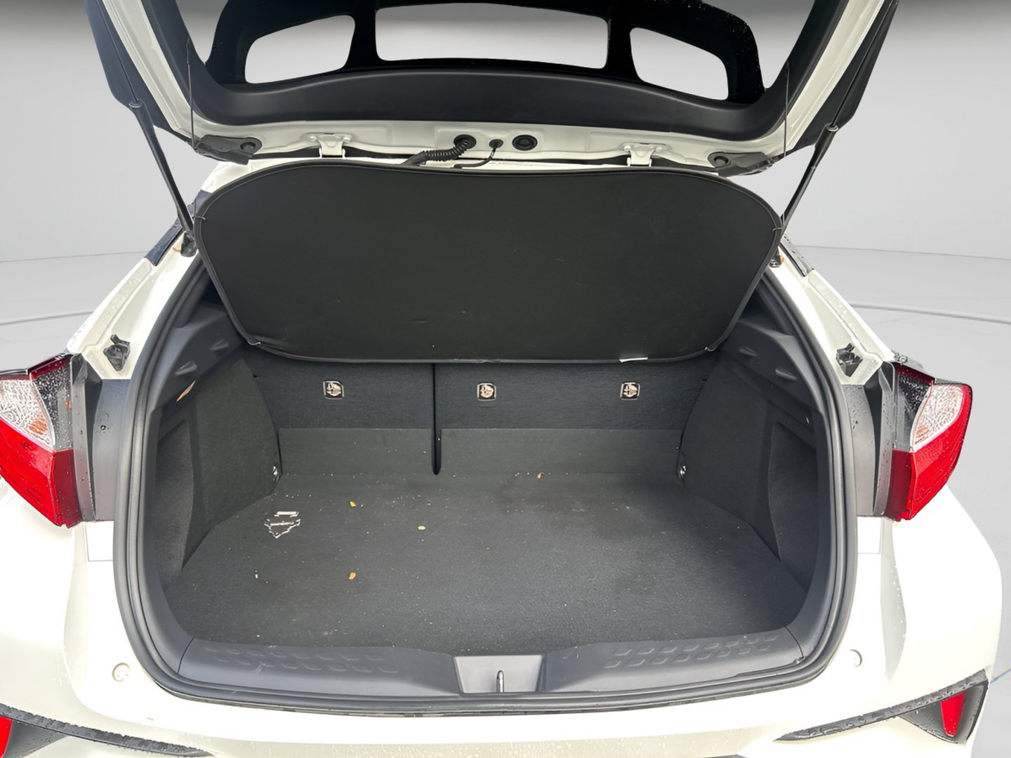 Used 2021 Toyota C-HR XLE FWD image 11