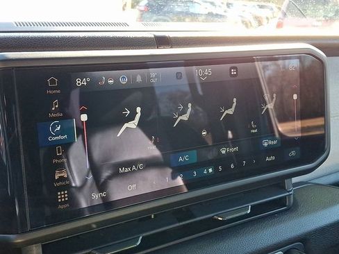 Used 2024 Jeep Wrangler Unlimited image 16