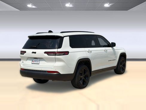 Certified 2023 Jeep Grand Cherokee L Laredo RWD image 9