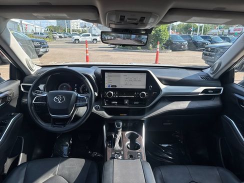 Used 2023 Toyota Highlander Platinum AWD/4WD image 12