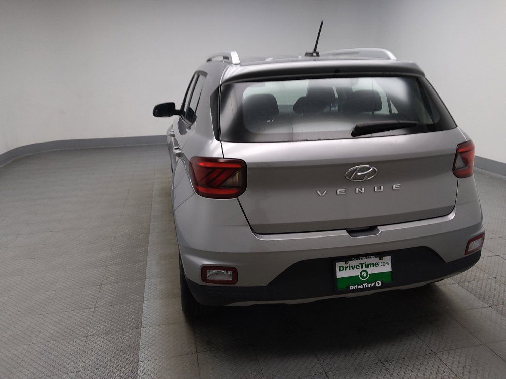 Used 2023 Hyundai Venue SEL FWD image 6