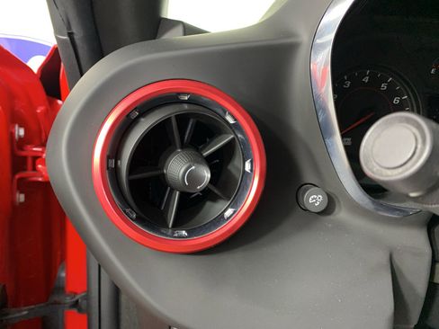 Used 2020 Chevrolet Camaro LT RWD image 17