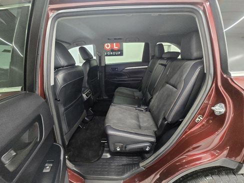 Used 2016 Toyota Highlander Plus FWD image 10