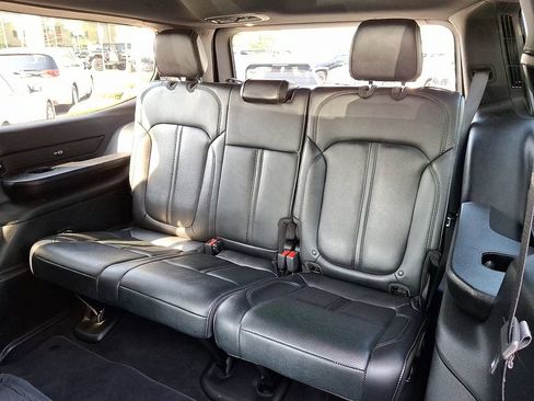 Used 2024 Jeep Wagoneer Series II w/ Flexible Seating Group AWD/4WD image 10