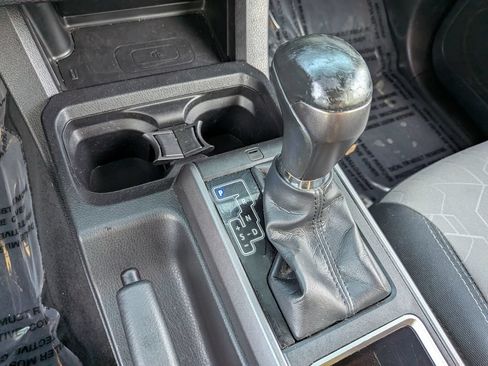 Used 2022 Toyota Tacoma TRD Off-Road AWD/4WD image 30