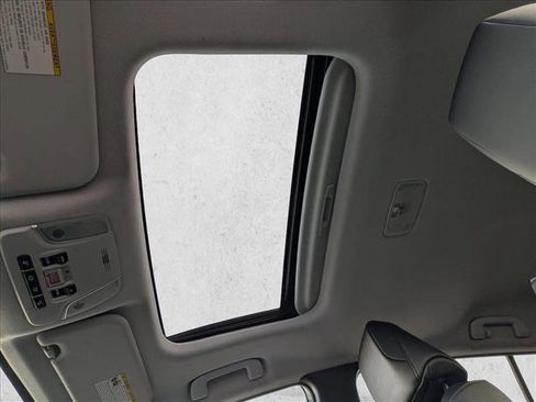 Used 2017 Toyota Prius Four image 16